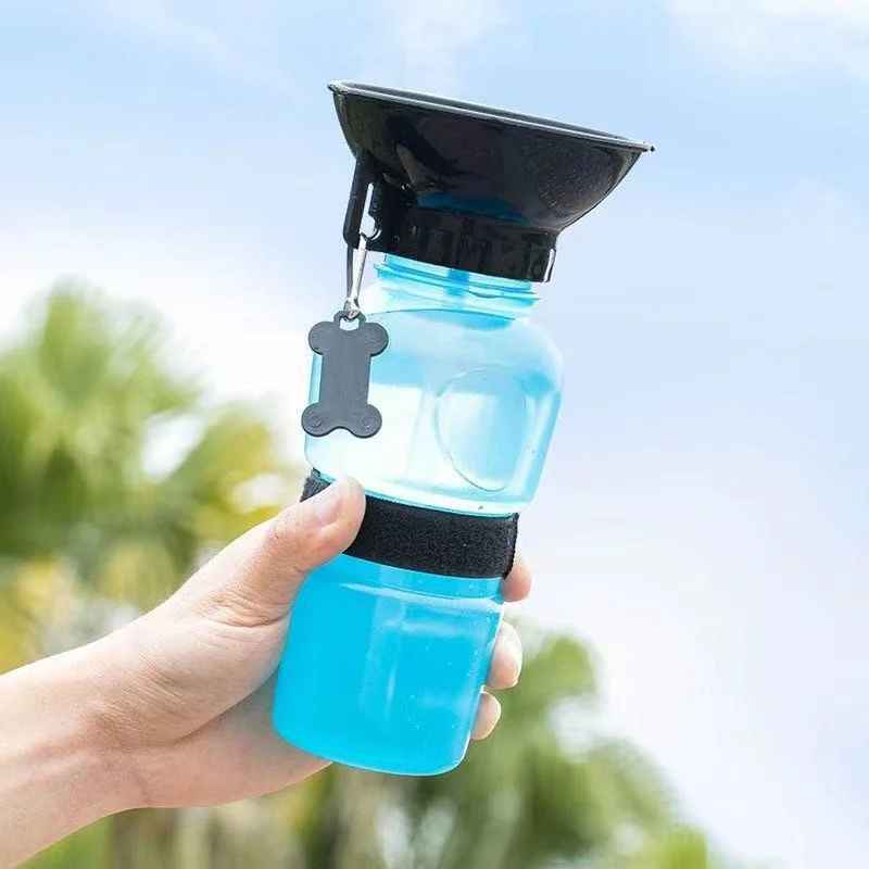 Distributeur d'eau pour chien avec réservoir intégré