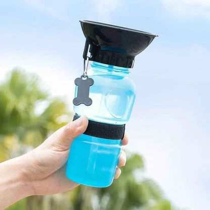 Distributeur d'eau pour chien avec réservoir intégré