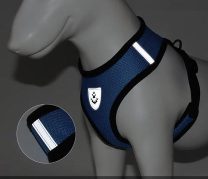 harnais chien petite taille intègre des bandes réfléchissantes haute visibilité sur tout le pourtour.