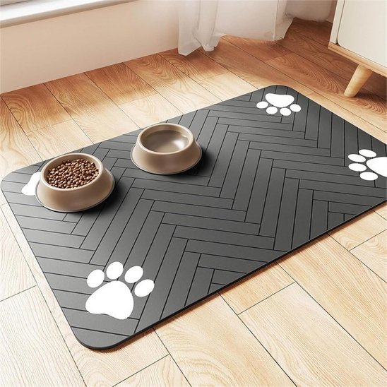 Tapis gamelle chien Surface texturée qui maintient le tapis stable sur tous types de sols et empêche les déplacements pendant les repas