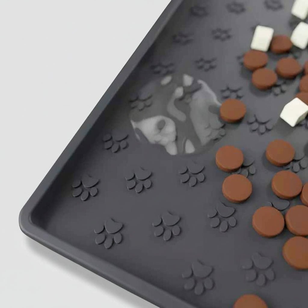 Tapis Sous Gamelle Chien Gris | Antidérapant - Excursion Chien